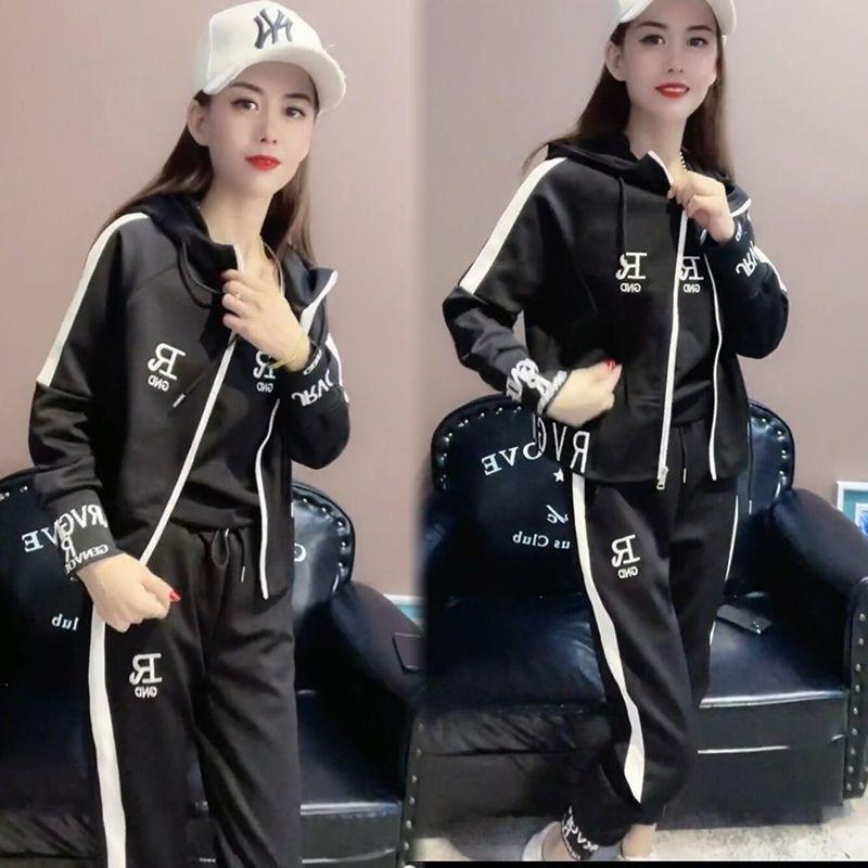 спортивный костюм из трех предметов